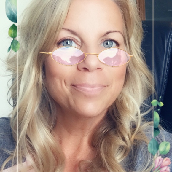 Meet your Posher, Kim - Picture 1 of 3